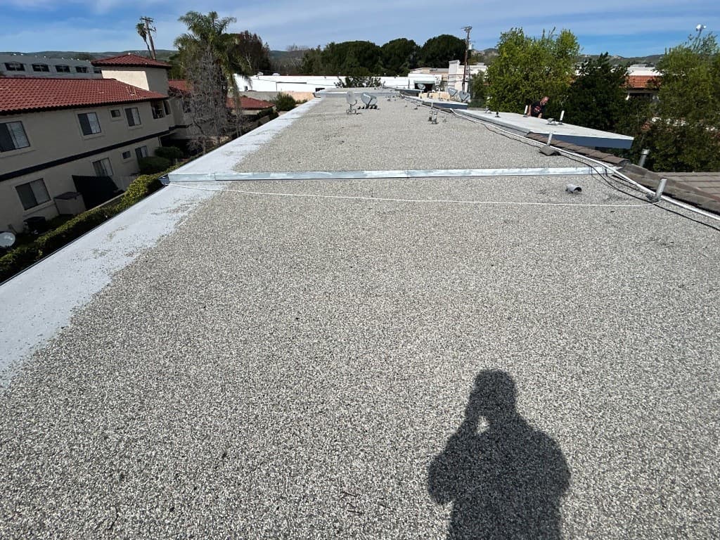 Gravel-surfaced built-up flat roof on a multi-unit building in Simi Valley before TPO replacement